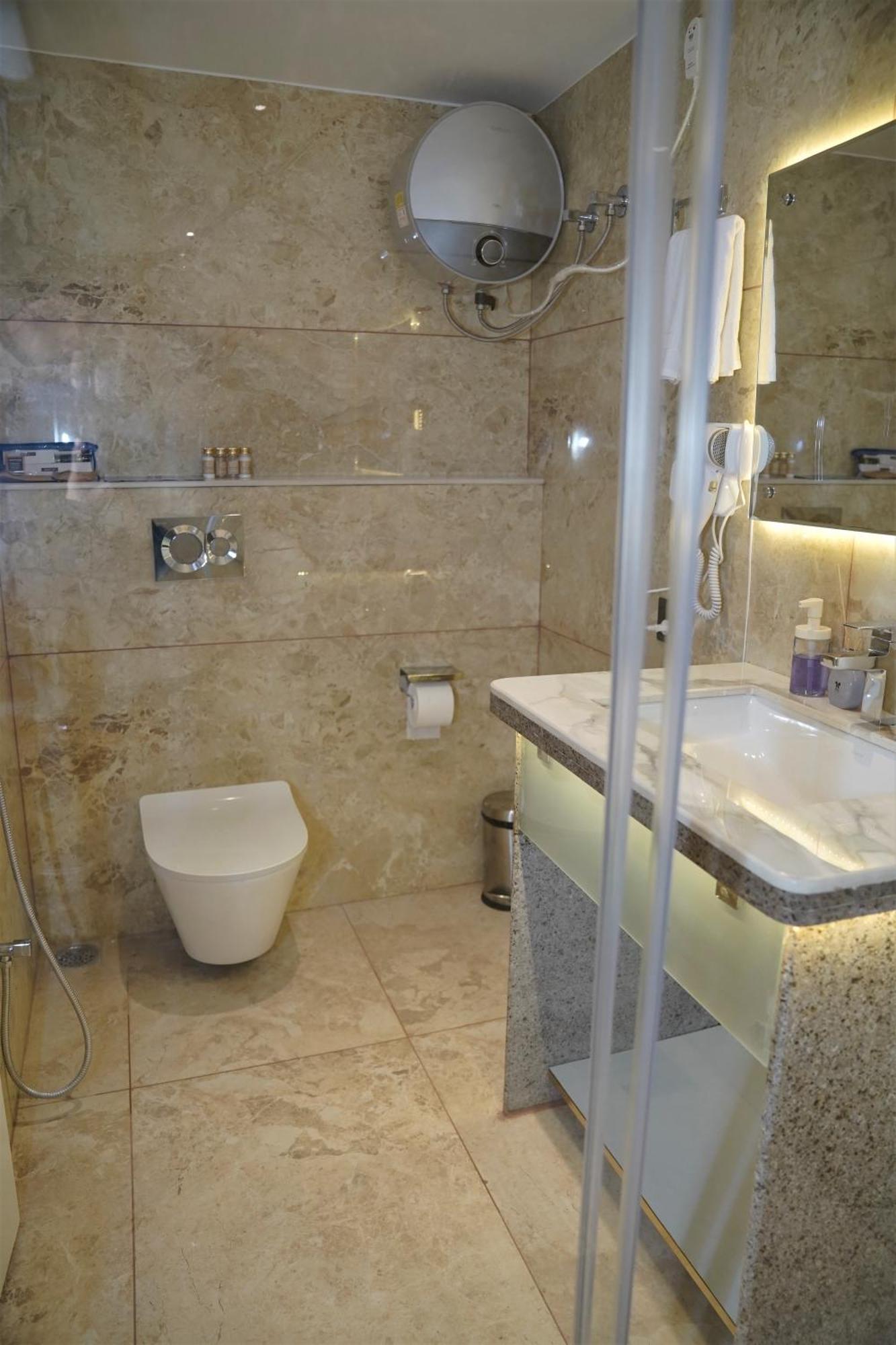 Essence Grandeur Hotell Guwahati Exteriör bild