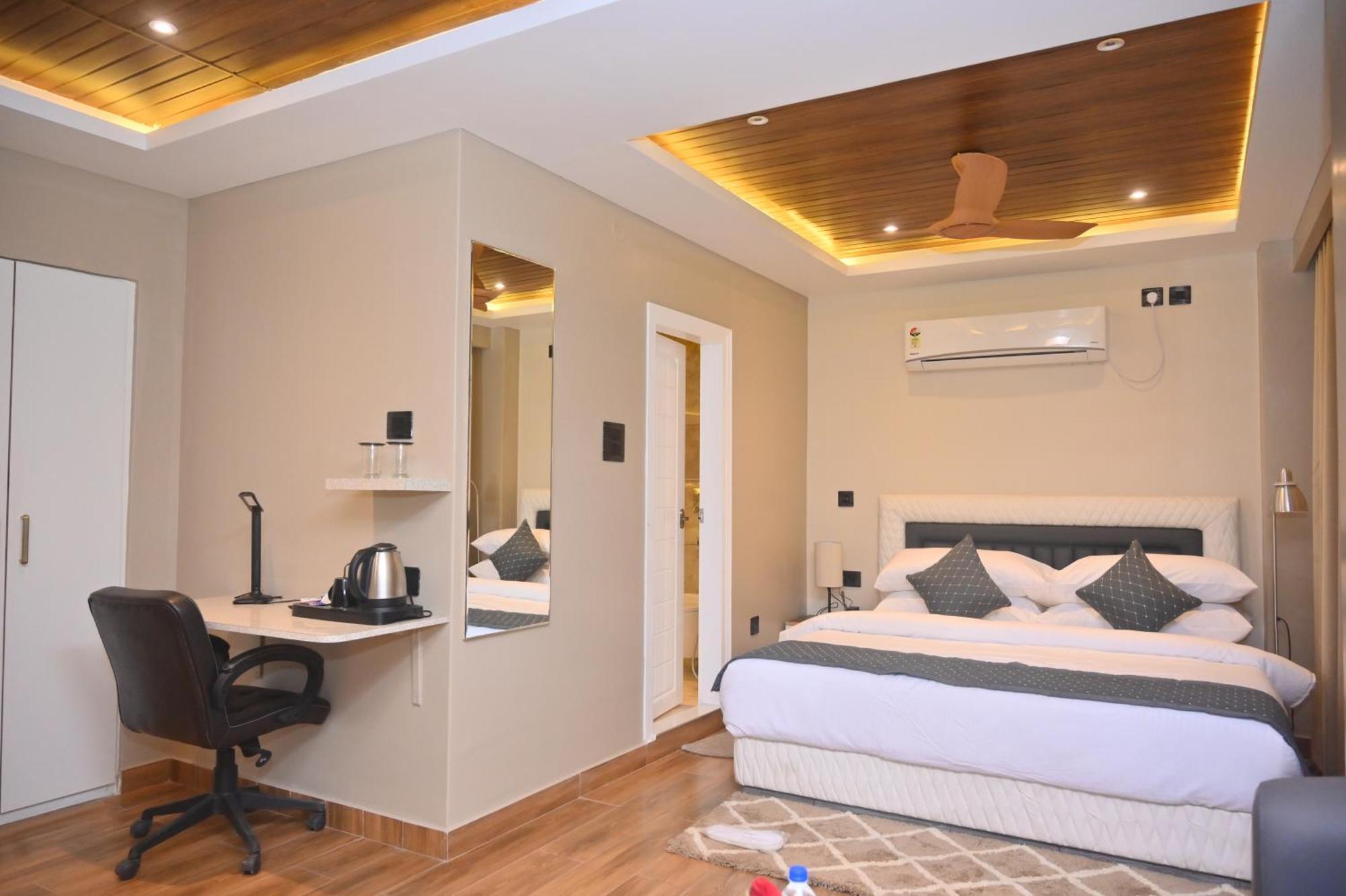Essence Grandeur Hotell Guwahati Exteriör bild