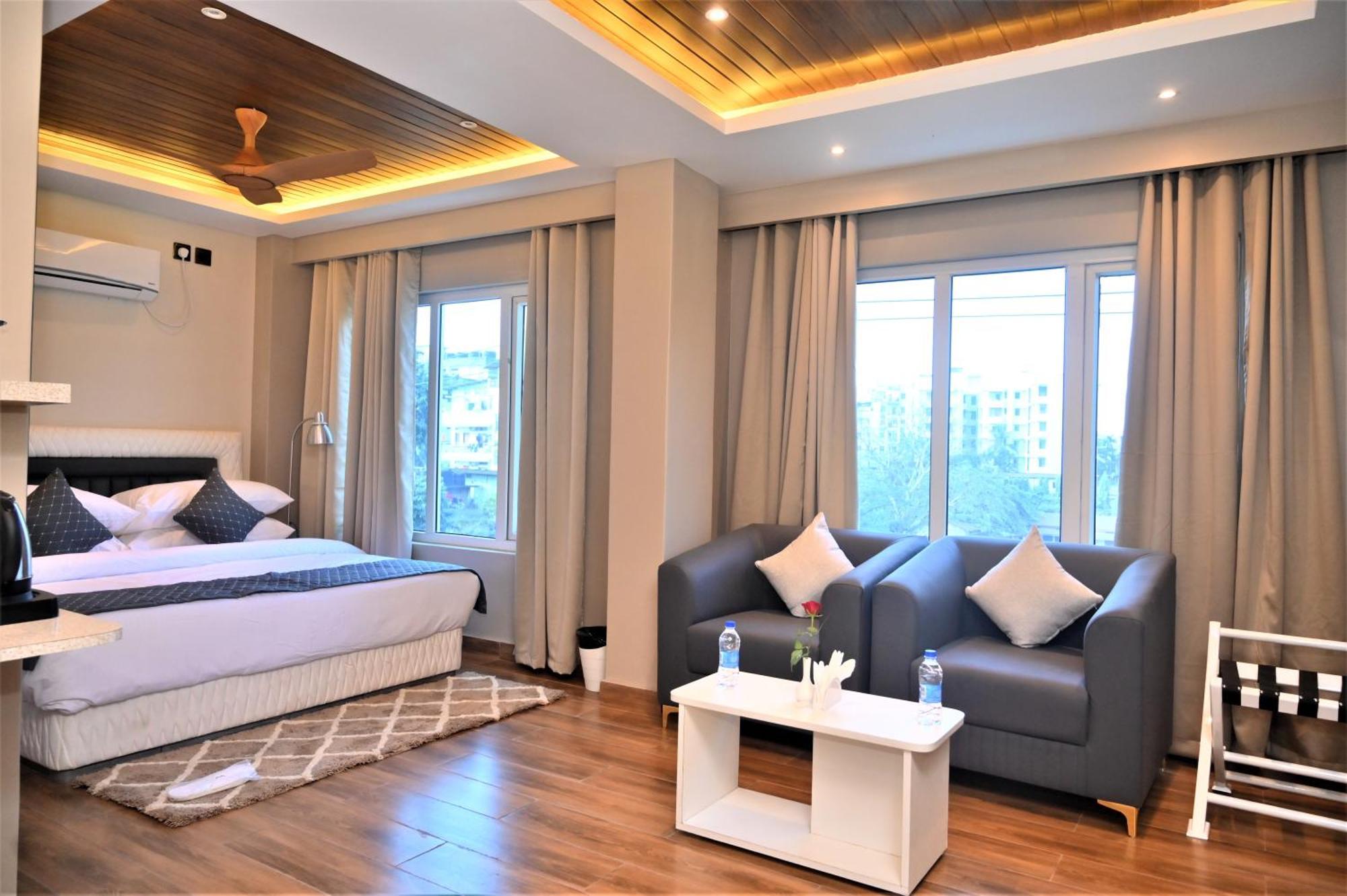 Essence Grandeur Hotell Guwahati Exteriör bild