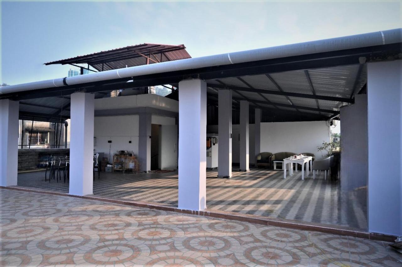 Essence Grandeur Hotell Guwahati Exteriör bild
