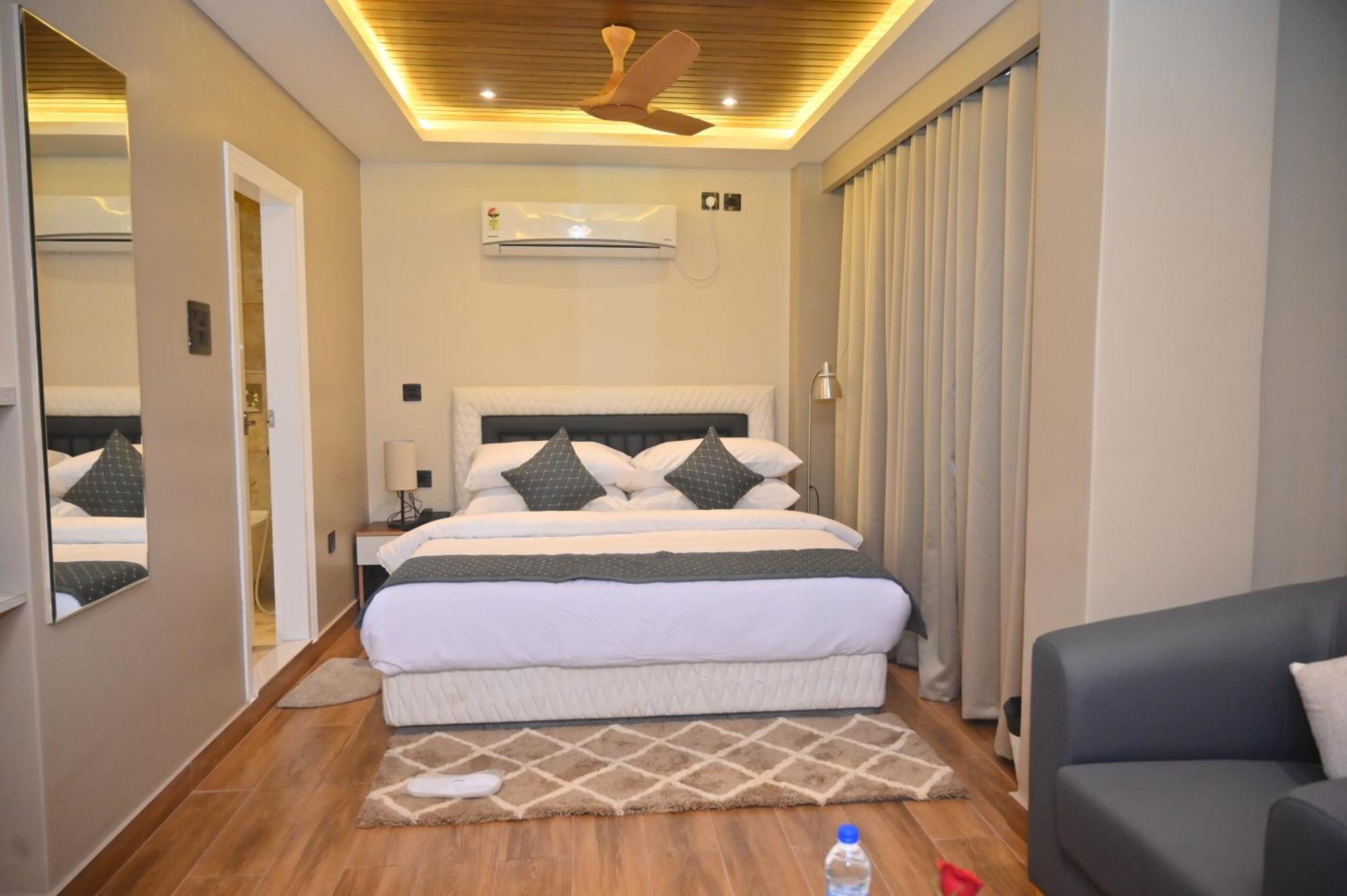 Essence Grandeur Hotell Guwahati Exteriör bild