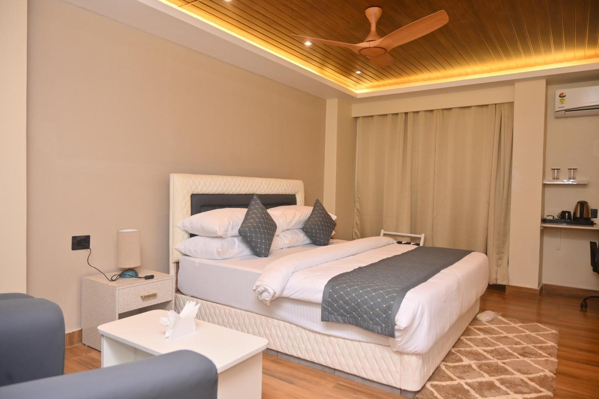 Essence Grandeur Hotell Guwahati Exteriör bild