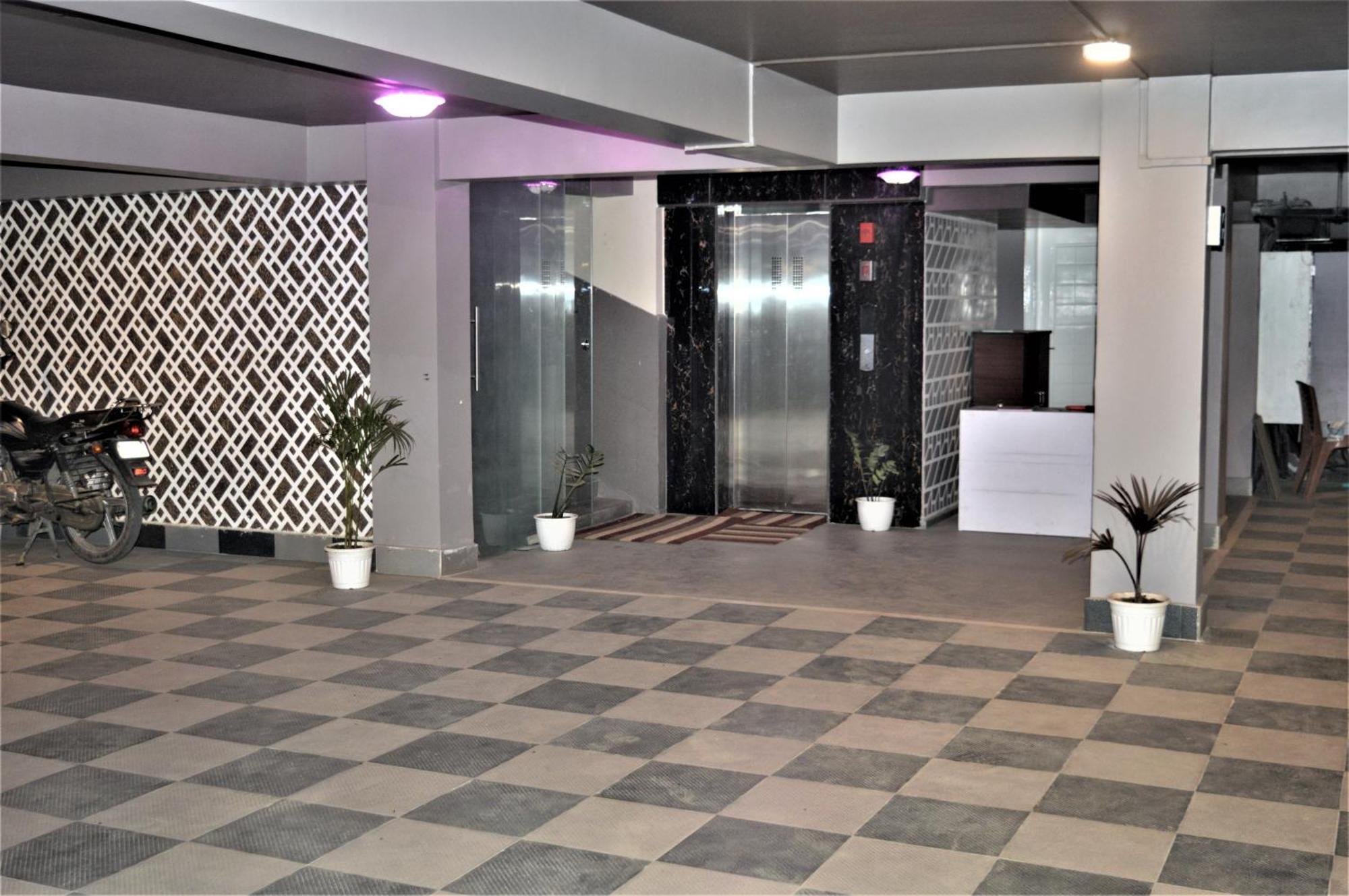 Essence Grandeur Hotell Guwahati Exteriör bild